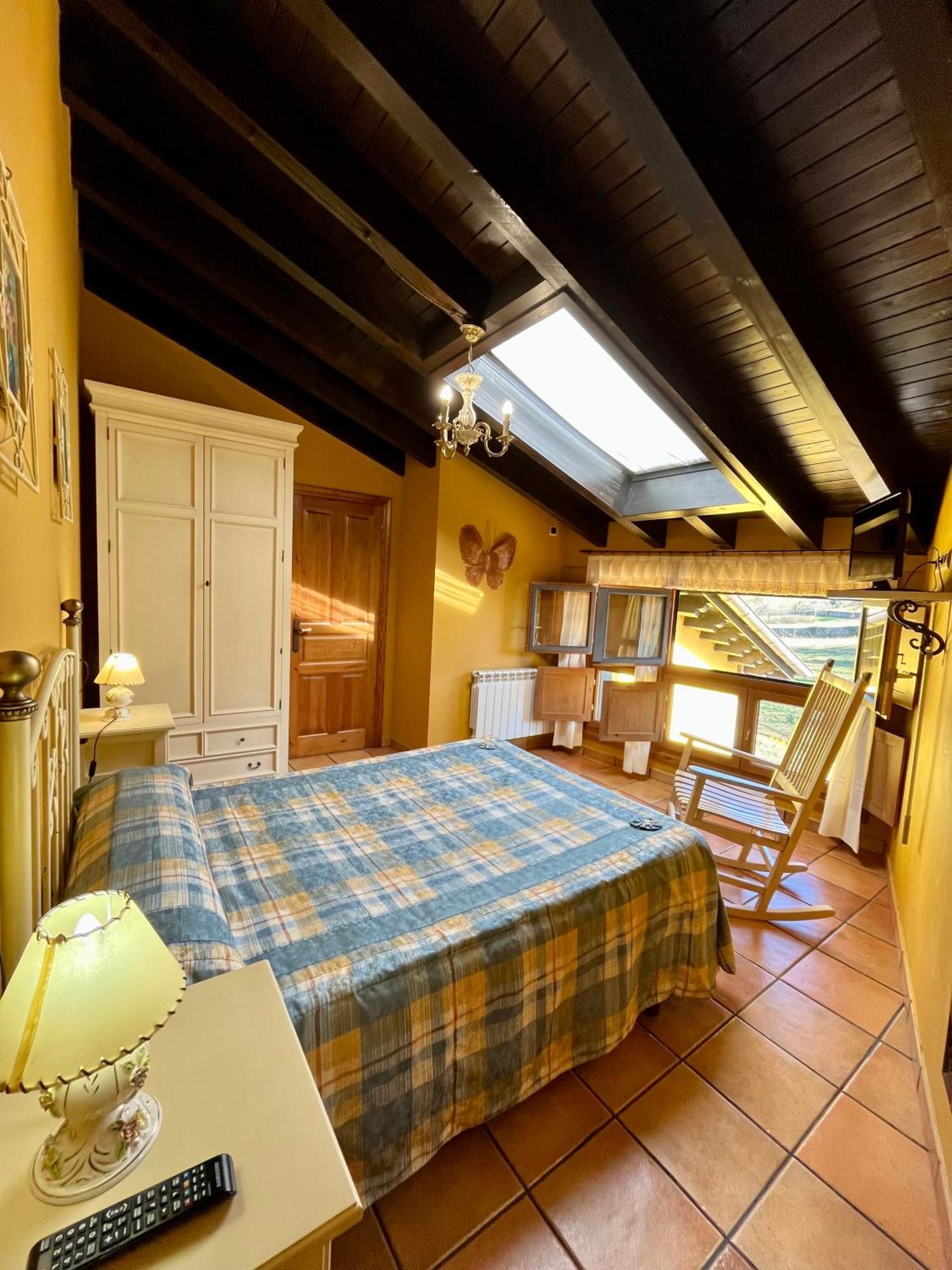 Apartamentos Turisticos Paseo De La Alameda Villaviciosa  Eksteriør bilde